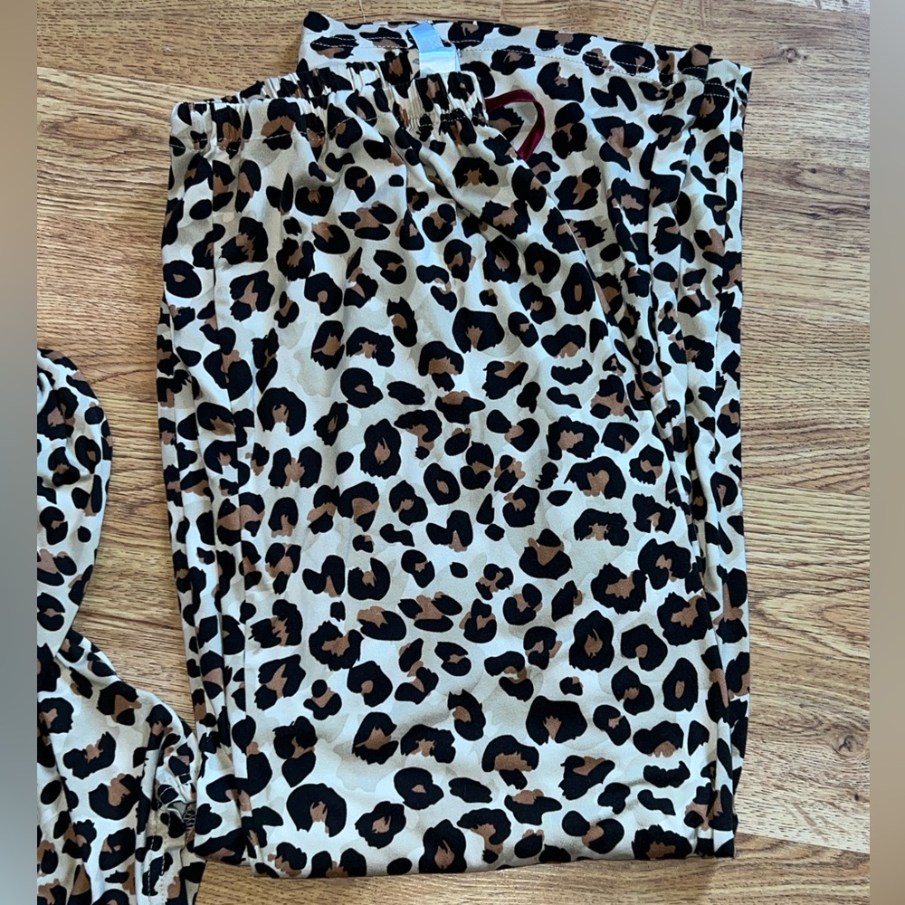 Leopard Pajama set - Picture 4 of 6